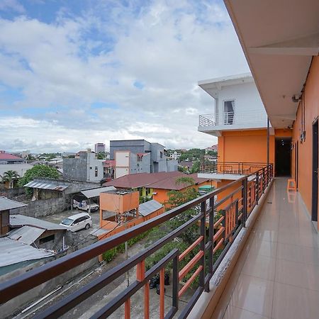 Готель Super Oyo 2639 Oxy Townhouse Манадо Екстер'єр фото