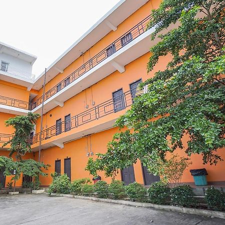 Готель Super Oyo 2639 Oxy Townhouse Манадо Екстер'єр фото