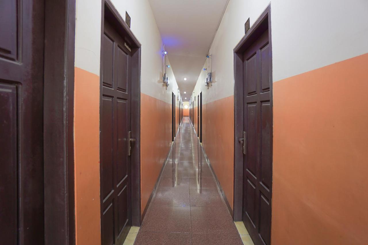 Готель Super Oyo 2639 Oxy Townhouse Манадо Екстер'єр фото